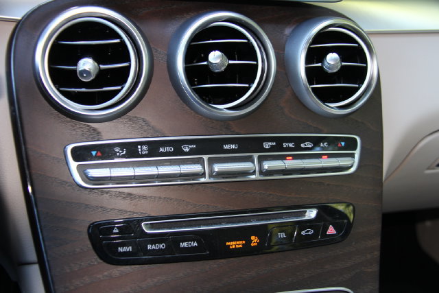 Used 2019 Mercedes-Benz GLC 300 4MATIC image 28