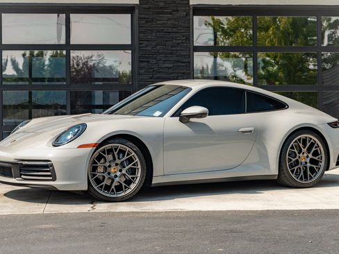 Used 2021 Porsche 911 Carrera RWD image 2