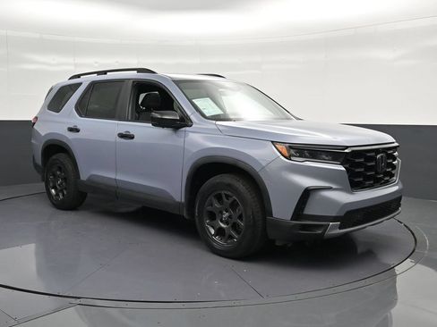 Used 2023 Honda Pilot TrailSport image 5