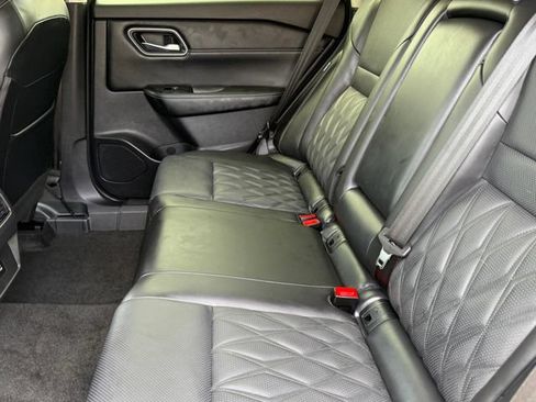 Used 2025 Nissan Rogue Platinum FWD image 28