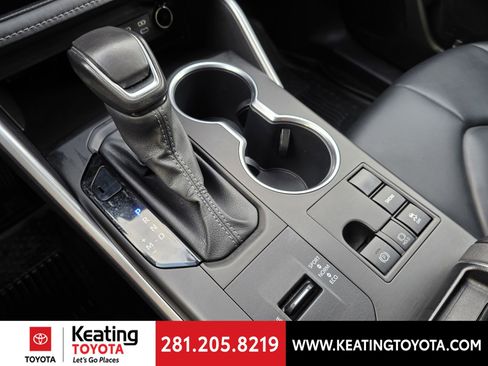 Used 2024 Toyota Highlander XLE FWD image 26