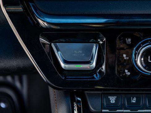 Used 2025 GMC Sierra 2500 AT4 w/ Technology Package image 21