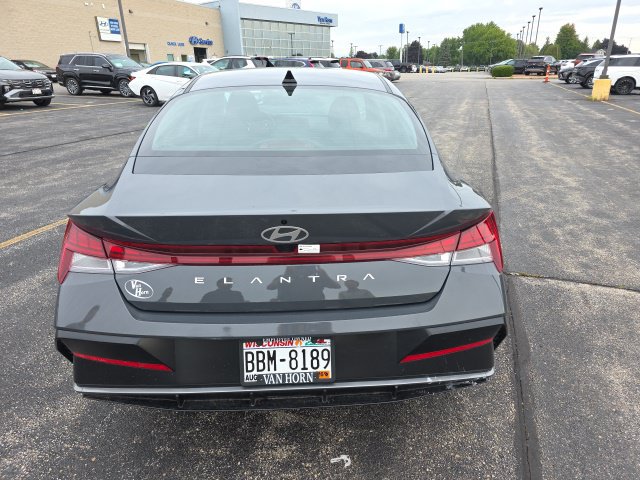 Used 2025 Hyundai Elantra SEL w/ Cargo Package FWD image 3