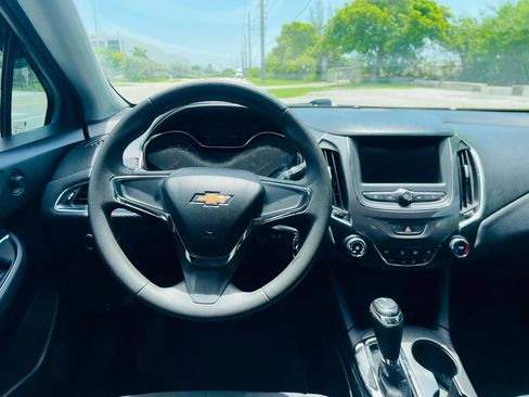Used 2019 Chevrolet Cruze LS FWD image 12