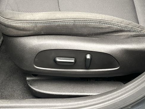 Used 2018 Chevrolet Cruze LT w/ Convenience Package image 9