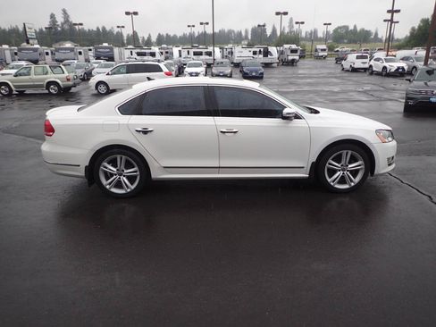Used 2015 Volkswagen Passat 1.8T SE FWD image 6