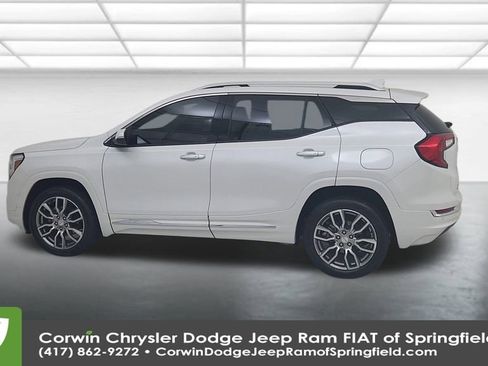 Used 2024 GMC Terrain Denali w/ Denali Premium Package image 9