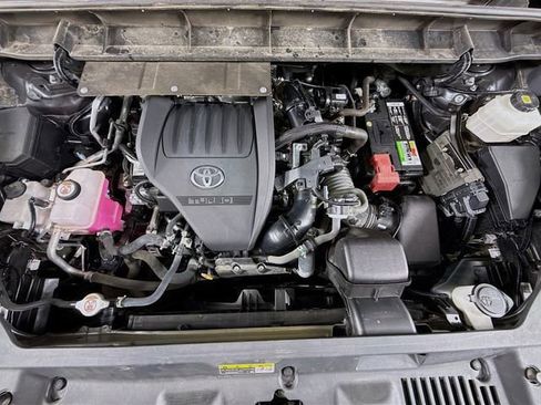 Used 2023 Toyota Highlander L image 29