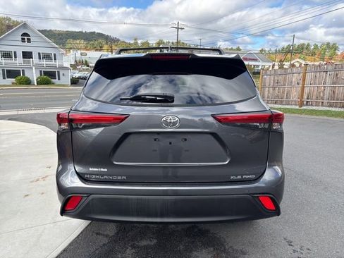Used 2022 Toyota Highlander XLE image 13