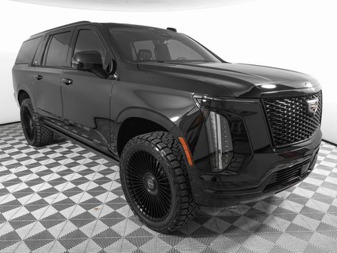 Used 2026 Cadillac Escalade ESV Sport w/ Touring Package image 4