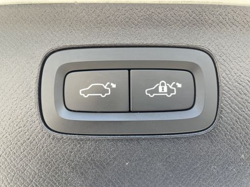 Used 2023 Volvo XC90 T8 Plus image 37