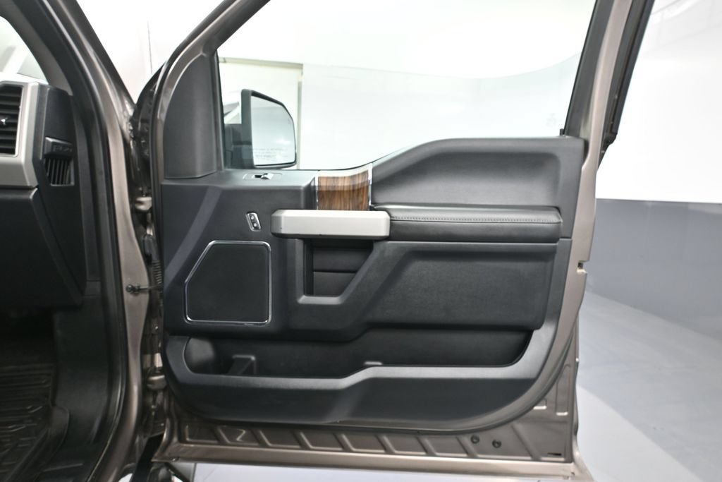 Used 2019 Ford F150 Lariat w/ Equipment Group 502A Luxury AWD/4WD image 39