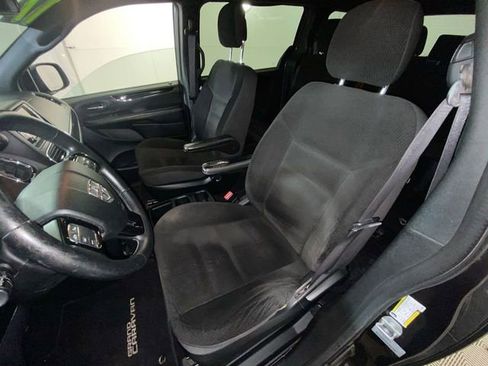Used 2017 Dodge Grand Caravan SE FWD image 13