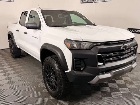 Used 2025 Chevrolet Colorado Trail Boss AWD/4WD image 8