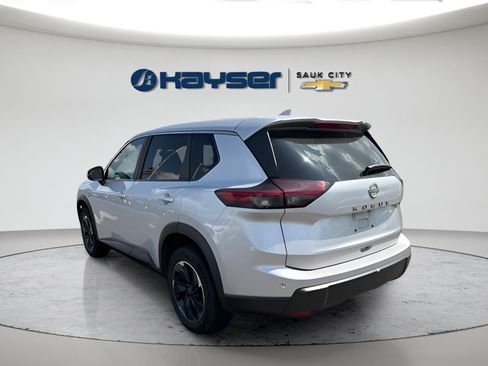Used 2025 Nissan Rogue SV FWD image 5