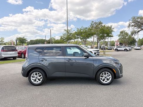 Used 2025 Kia Soul LX w/ LX Technology Package FWD image 2