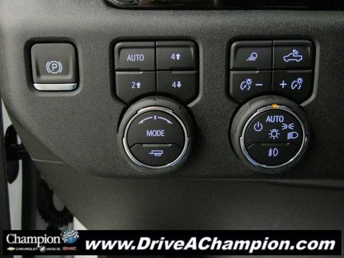 Certified 2025 Chevrolet Silverado 1500 LTZ image 31