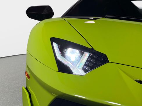Used 2020 Lamborghini Aventador SVJ AWD/4WD image 25