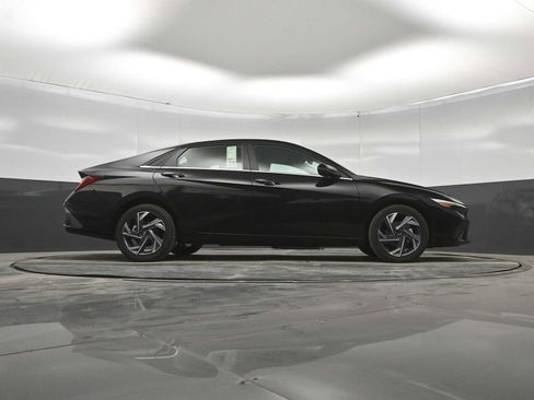 New 2026 Hyundai Elantra Limited FWD image 40