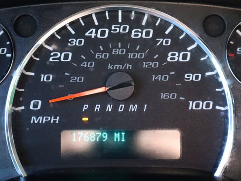 Used 2016 Chevrolet Express 2500 image 39