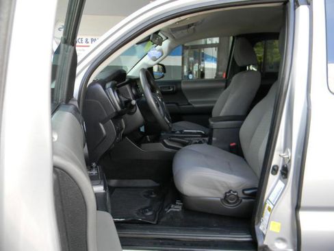 Used 2020 Toyota Tacoma SR w/ SR Convenience Package AWD/4WD image 11