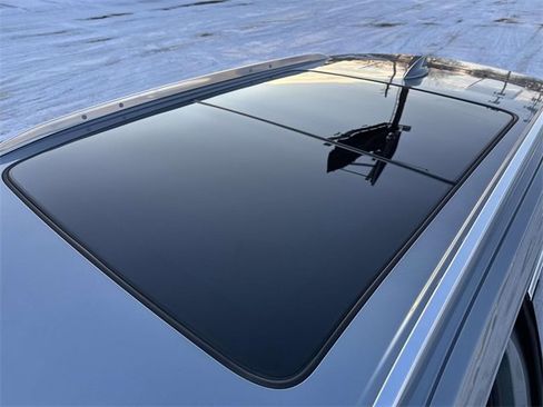 Certified 2023 Cadillac XT4 Luxury w/ Cold Weather Package image 14