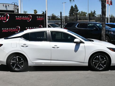 Used 2024 Nissan Sentra SV FWD image 9