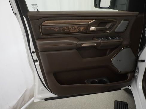 Used 2025 RAM 1500 Limited AWD/4WD image 43