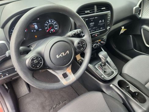 Used 2022 Kia Soul LX w/ Technology Package image 2