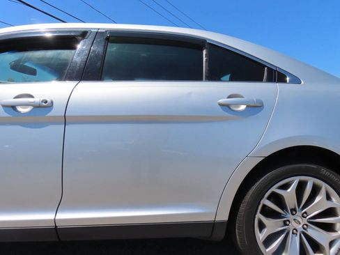 Used 2015 Ford Taurus Limited FWD image 29