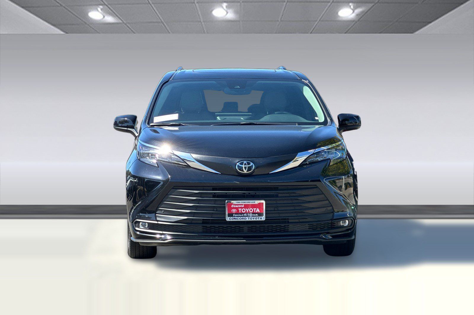 Used 2026 Toyota Sienna XLE FWD image 6