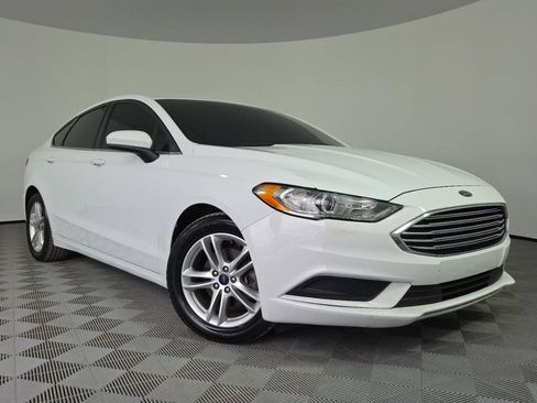 Used 2018 Ford Fusion SE FWD image 1