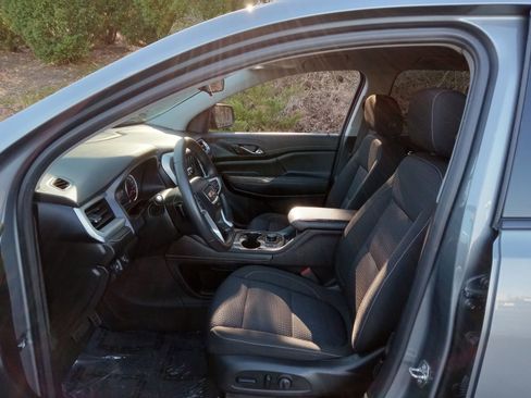 Used 2021 GMC Acadia SLE w/ Driver Convenience Package image 10