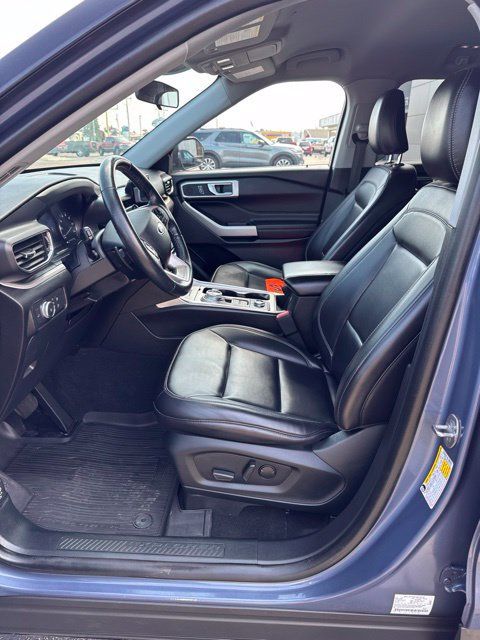 Used 2021 Ford Explorer XLT w/ Equipment Group 202A AWD/4WD image 18
