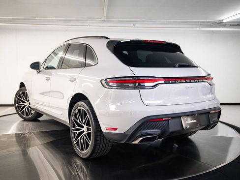 Certified 2023 Porsche Macan AWD/4WD image 3