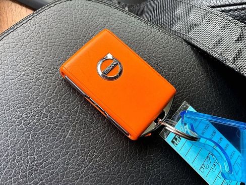 Used 2021 Volvo XC90 T6 Momentum w/ Climate Package image 27