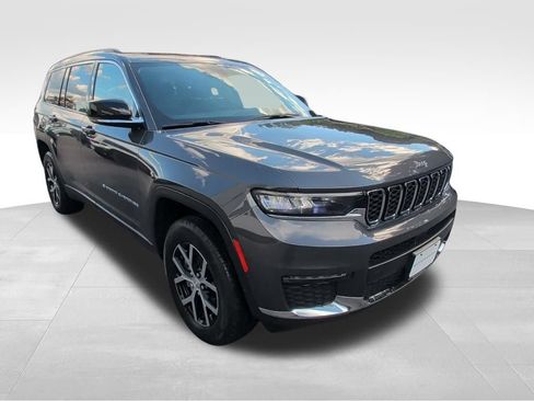 Used 2023 Jeep Grand Cherokee L Limited AWD/4WD image 7