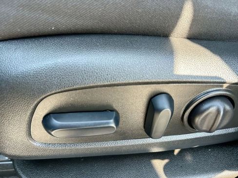 Used 2022 Chevrolet Equinox LT FWD image 15