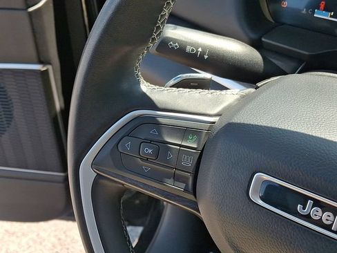 Used 2022 Jeep Grand Cherokee L Limited AWD/4WD image 18