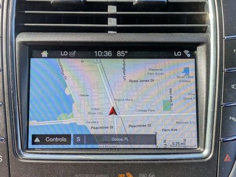 Used 2018 Lincoln MKX Reserve w/ Driver Assistance Package FWD image 19
