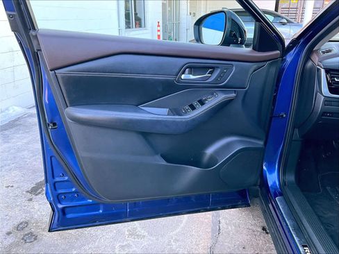 Used 2023 Nissan Rogue SL w/ SL Premium Package image 9