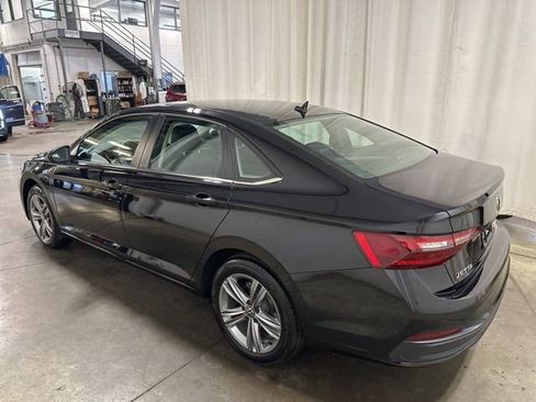 Used 2024 Volkswagen Jetta SE image 6