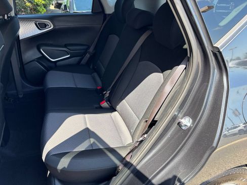 Used 2025 Kia Soul LX w/ LX Technology Package FWD image 35