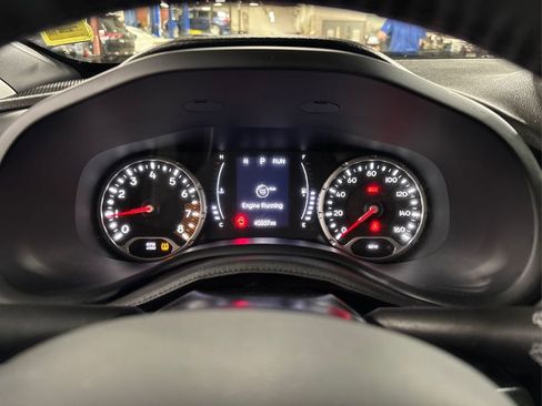 Used 2020 Jeep Renegade Latitude w/ Cold Weather Group image 21