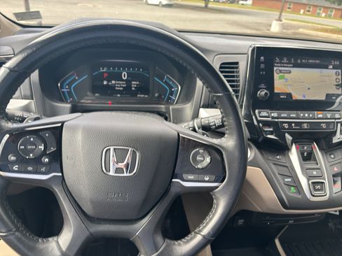 Used 2019 Honda Odyssey EX-L image 9