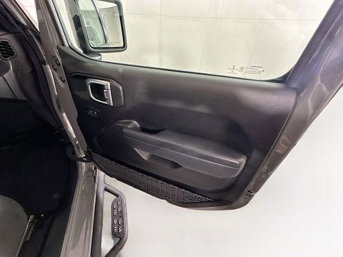 Used 2023 Jeep Wrangler Unlimited image 31