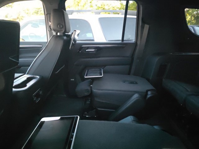 Used 2026 Chevrolet Suburban RST w/ Comfort Package AWD/4WD image 3