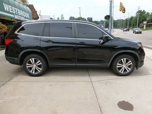 Used 2018 Honda Pilot EX image 5