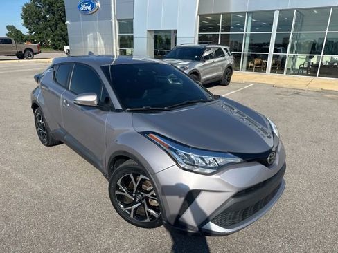 Used 2020 Toyota C-HR XLE FWD image 6