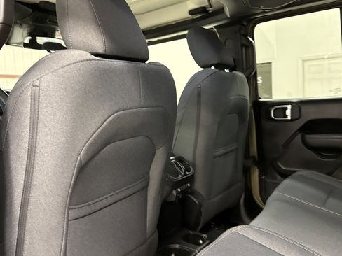 Used 2025 Jeep Gladiator Willys image 14